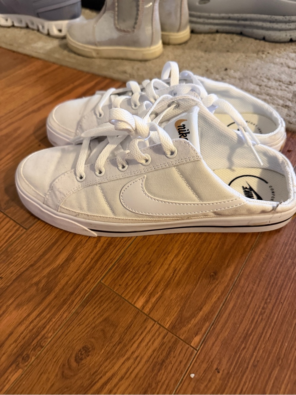 Nike court legacy